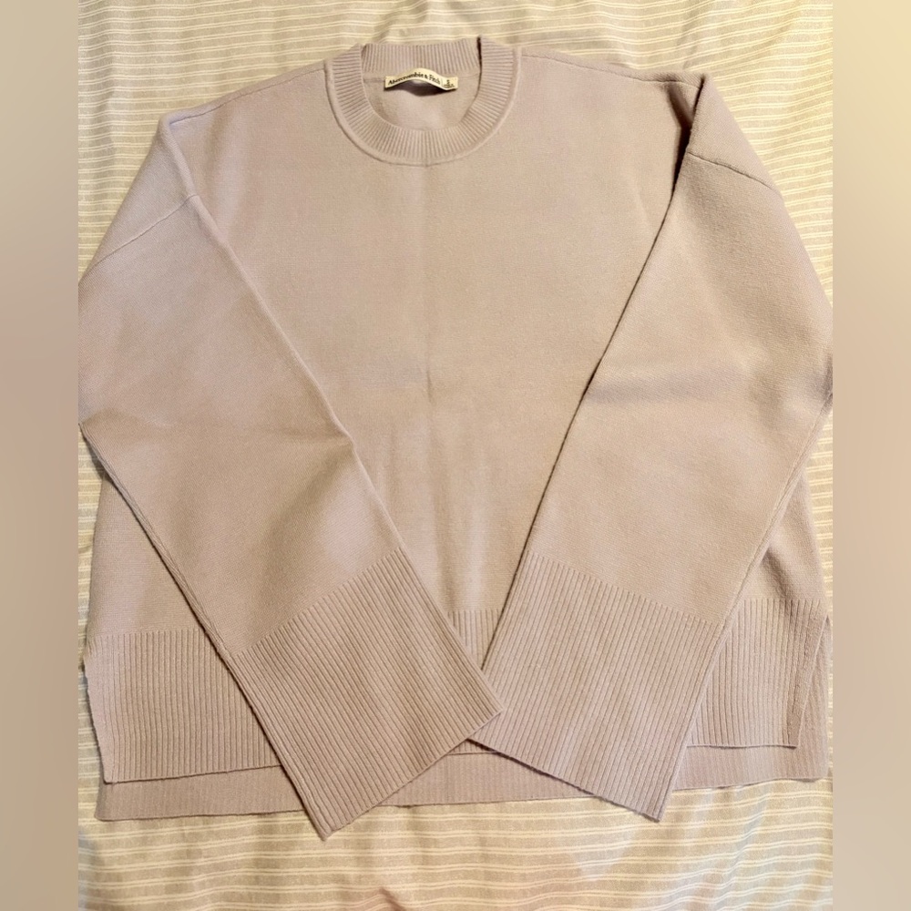 Abercrombie & Fitch Lilac Crewneck Sweater